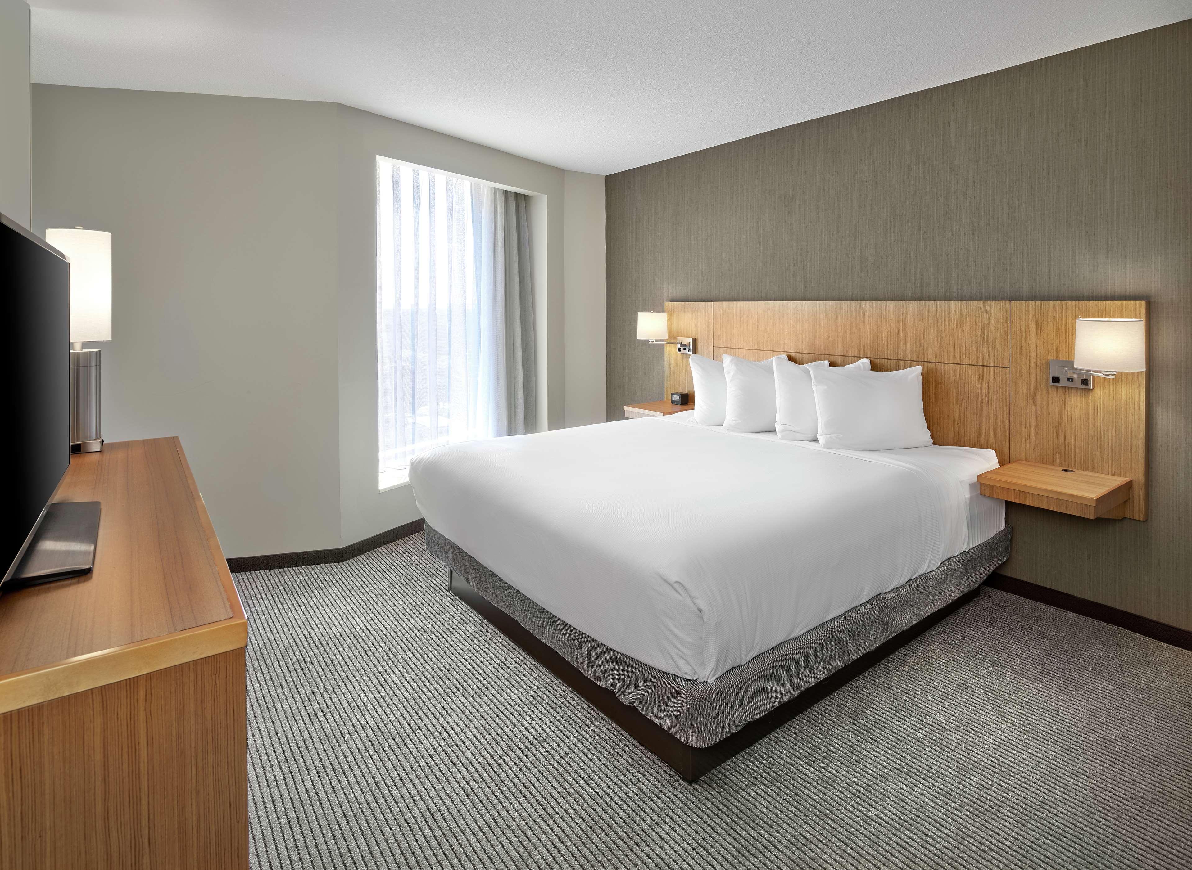 Doubletree By Hilton Edmonton Downtown Hotel Eksteriør billede