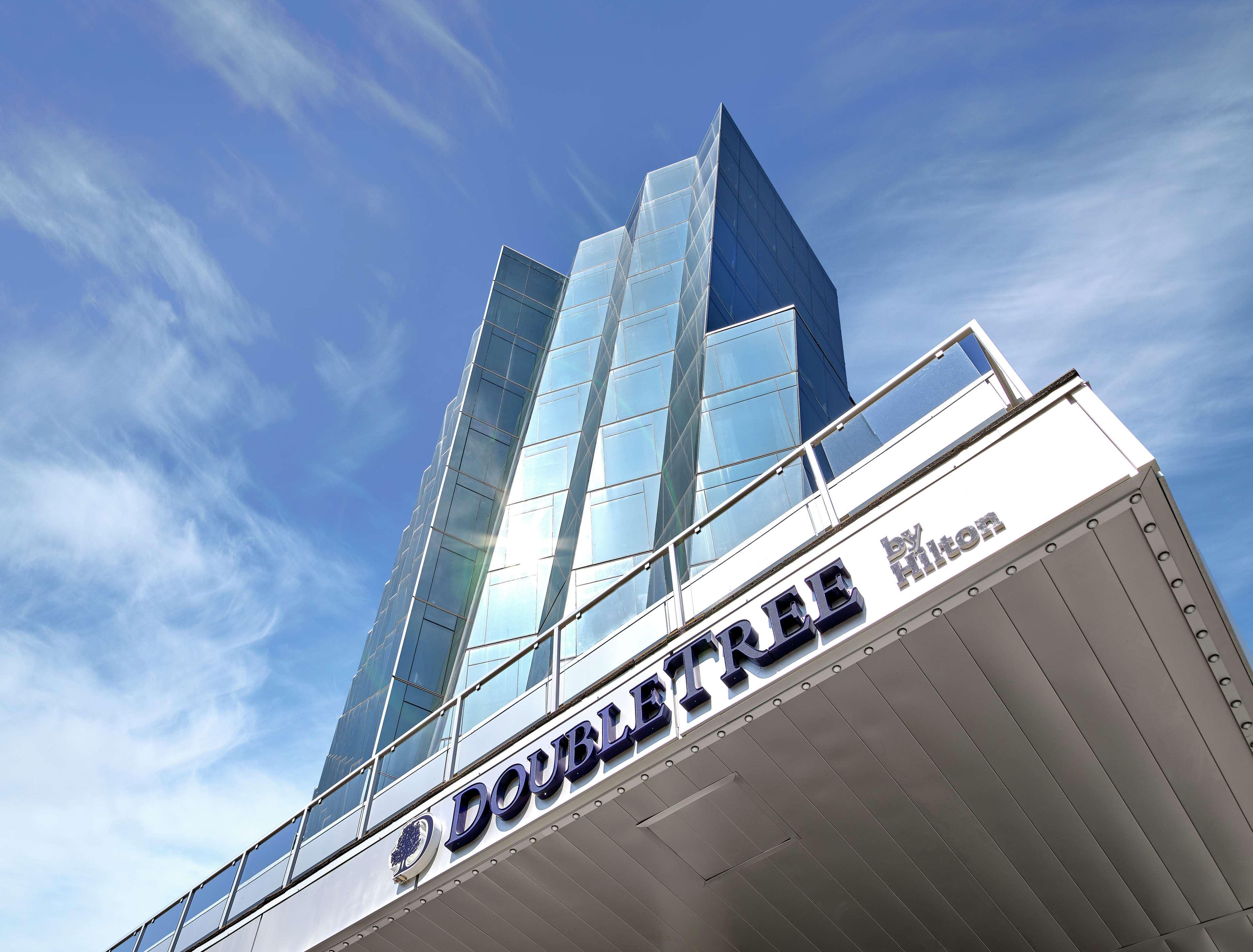 Doubletree By Hilton Edmonton Downtown Hotel Eksteriør billede