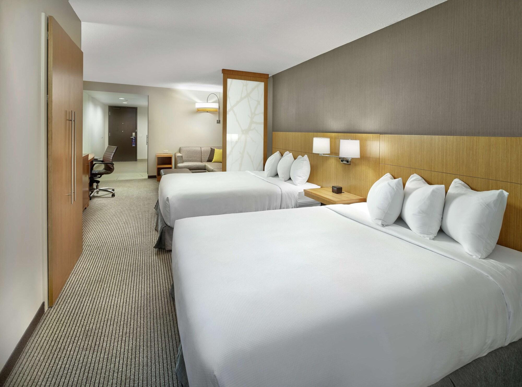 Doubletree By Hilton Edmonton Downtown Hotel Eksteriør billede