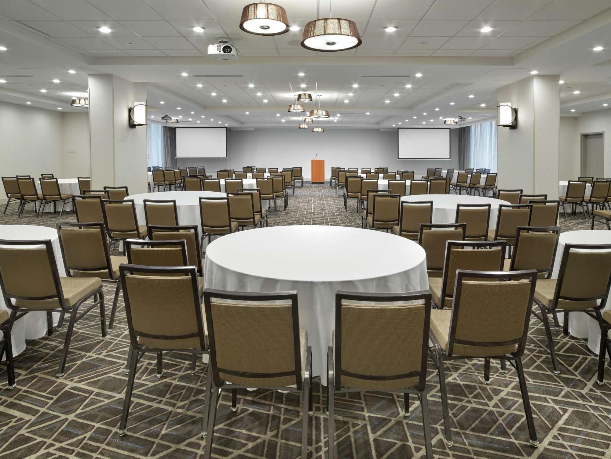 Doubletree By Hilton Edmonton Downtown Hotel Eksteriør billede