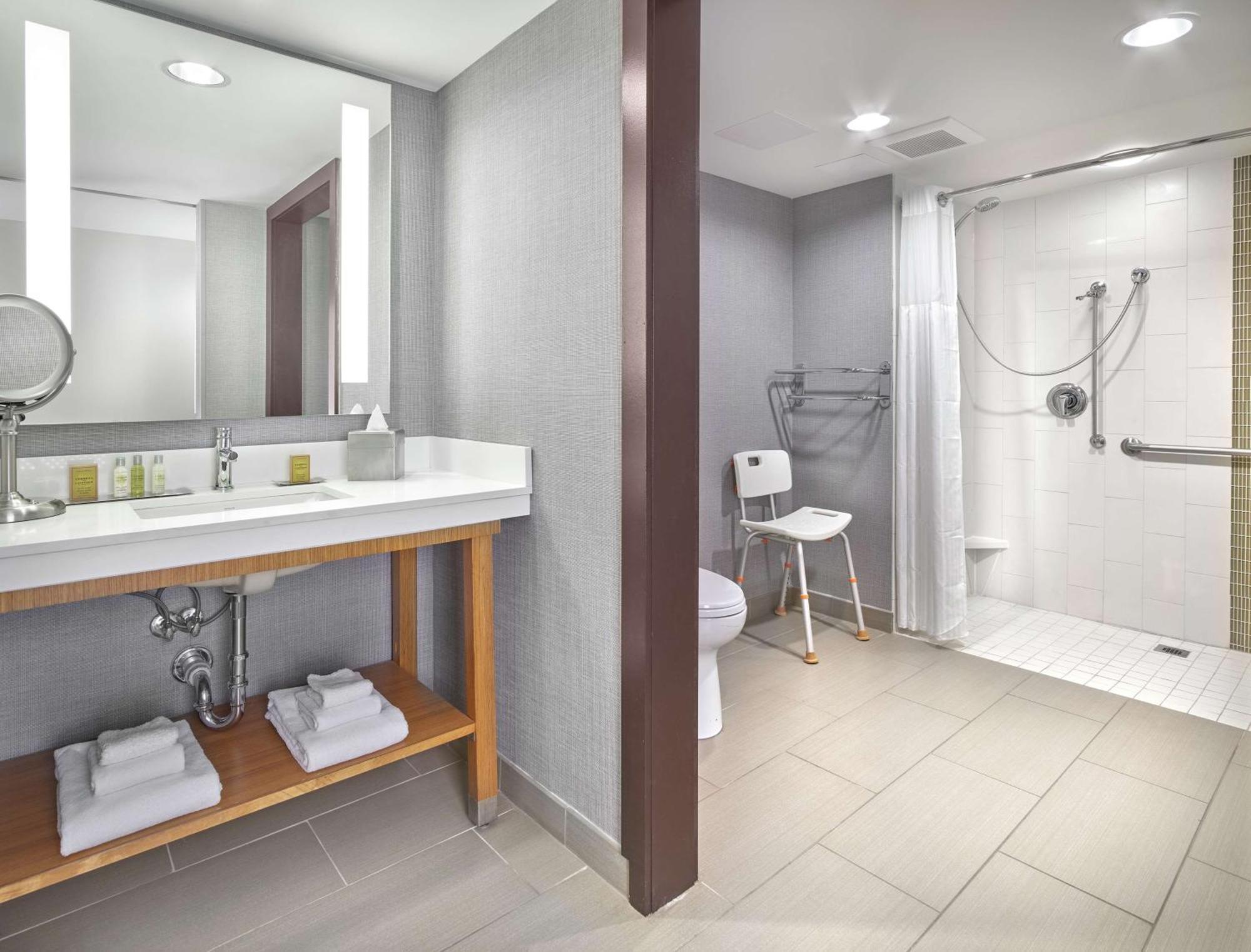 Doubletree By Hilton Edmonton Downtown Hotel Eksteriør billede