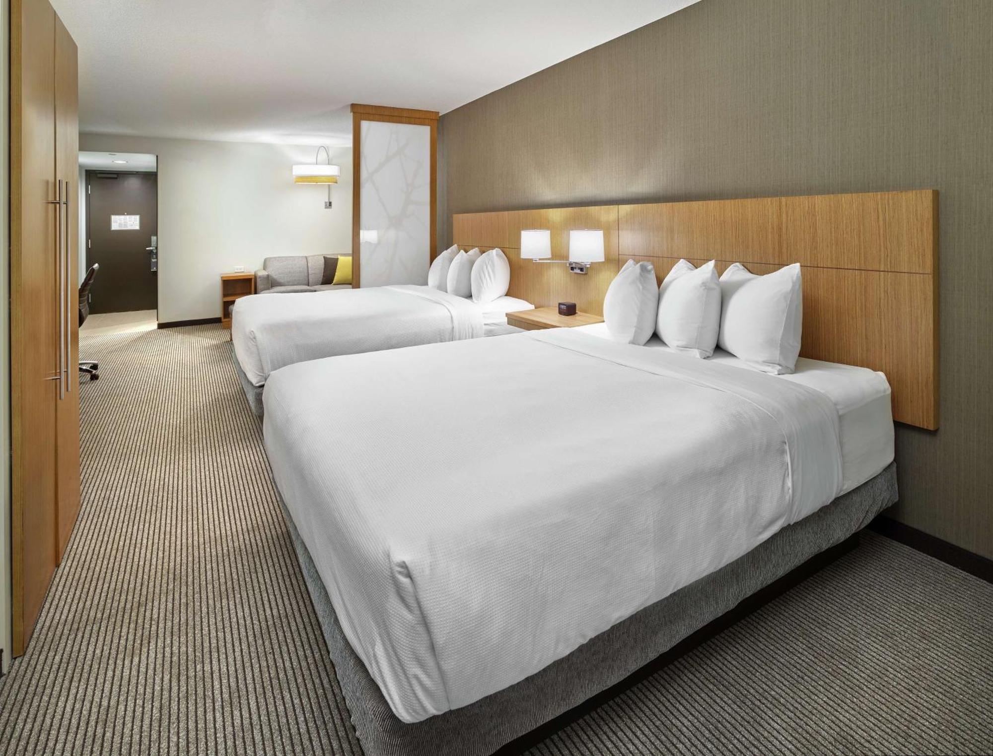Doubletree By Hilton Edmonton Downtown Hotel Eksteriør billede