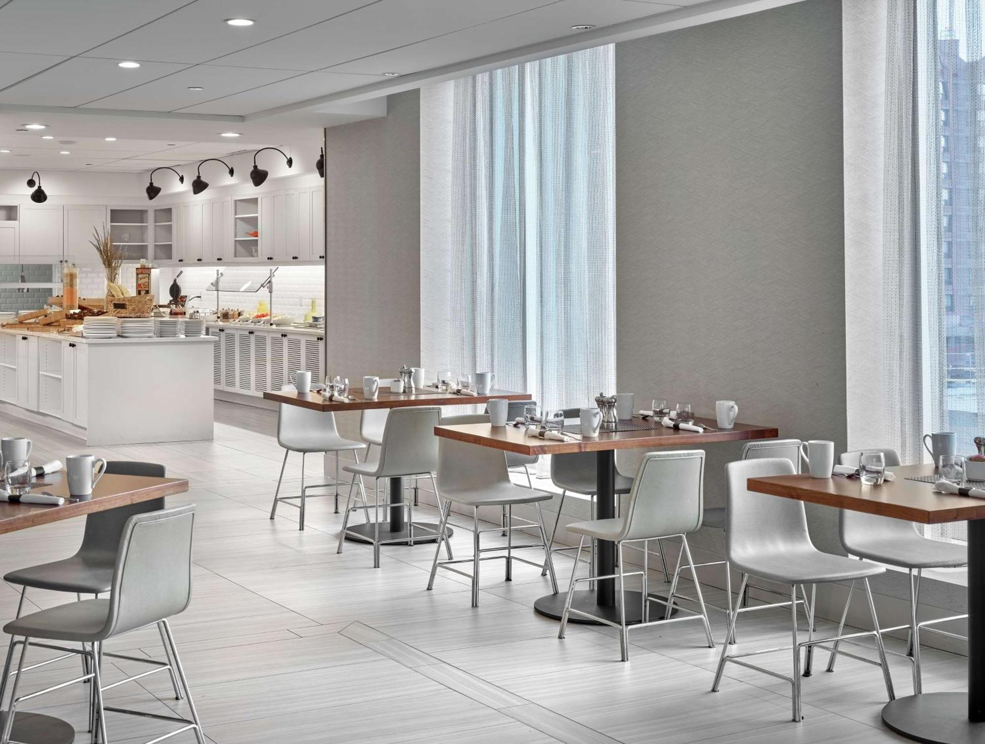 Doubletree By Hilton Edmonton Downtown Hotel Eksteriør billede