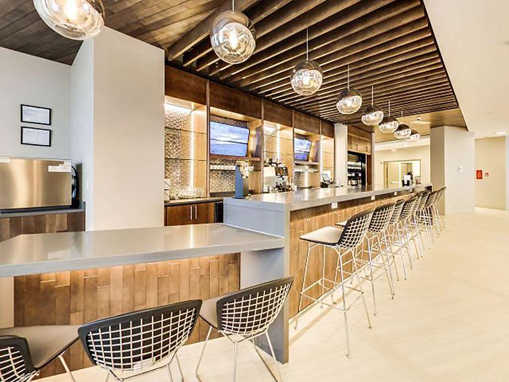Doubletree By Hilton Edmonton Downtown Hotel Restaurant billede